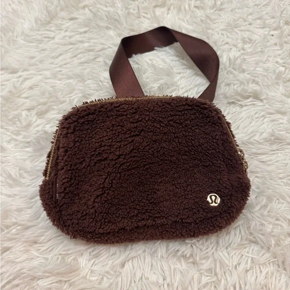 lululemon athletica Brown Sherpa Bag - Picture 3 of 6